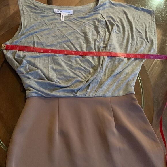 BCBGeneration Size 4 Scoop Neck One Sleeve  Beige Gray Snap Zipper Woman’s Dress - Picture 3 of 7
